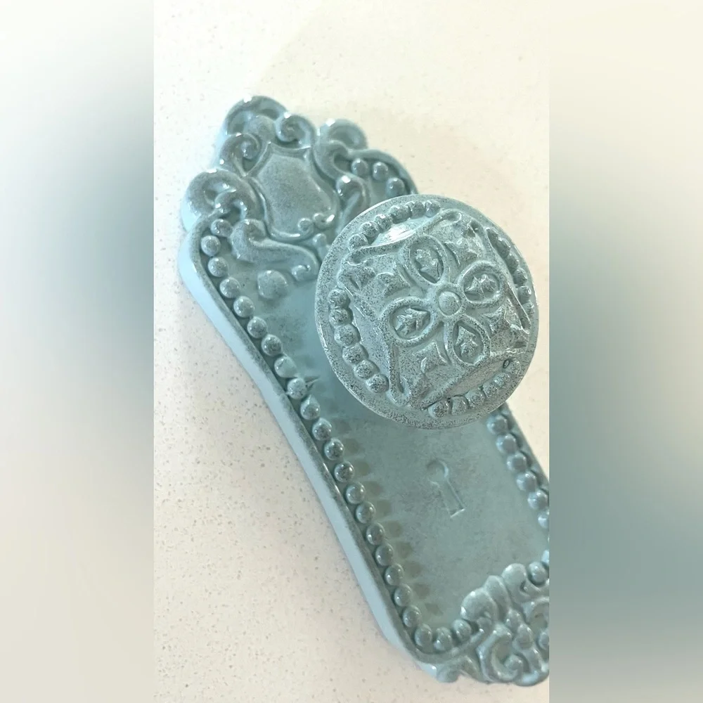 Ornate Door Knob Wall Decor Hanger Hook